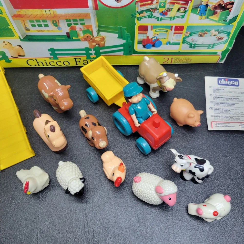 Chicco Farm Vintage Portable Barn Playset 21 Pieces Tractor Animals Figures Box